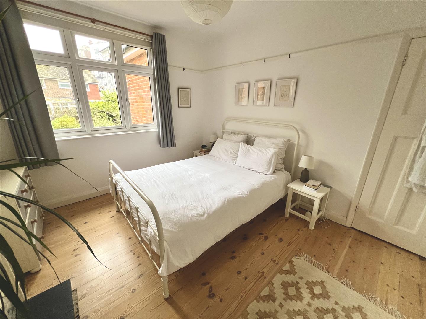 3 bed property in Cobourg Place, Old Town, Hastings